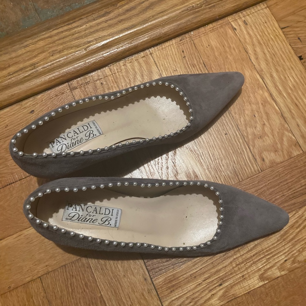 Grey suede pumps with pearls lining the shoe. Pancaldi for Diane B.Size 8 1/2.